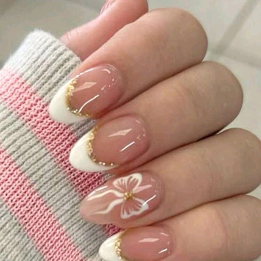 Elegant White and Gold French Manicure  24 Pcs Pressed On Nails
